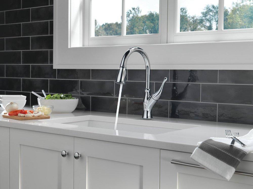 Delta Faucet Chrome Single Handle Pull Down Kitchen Faucet 