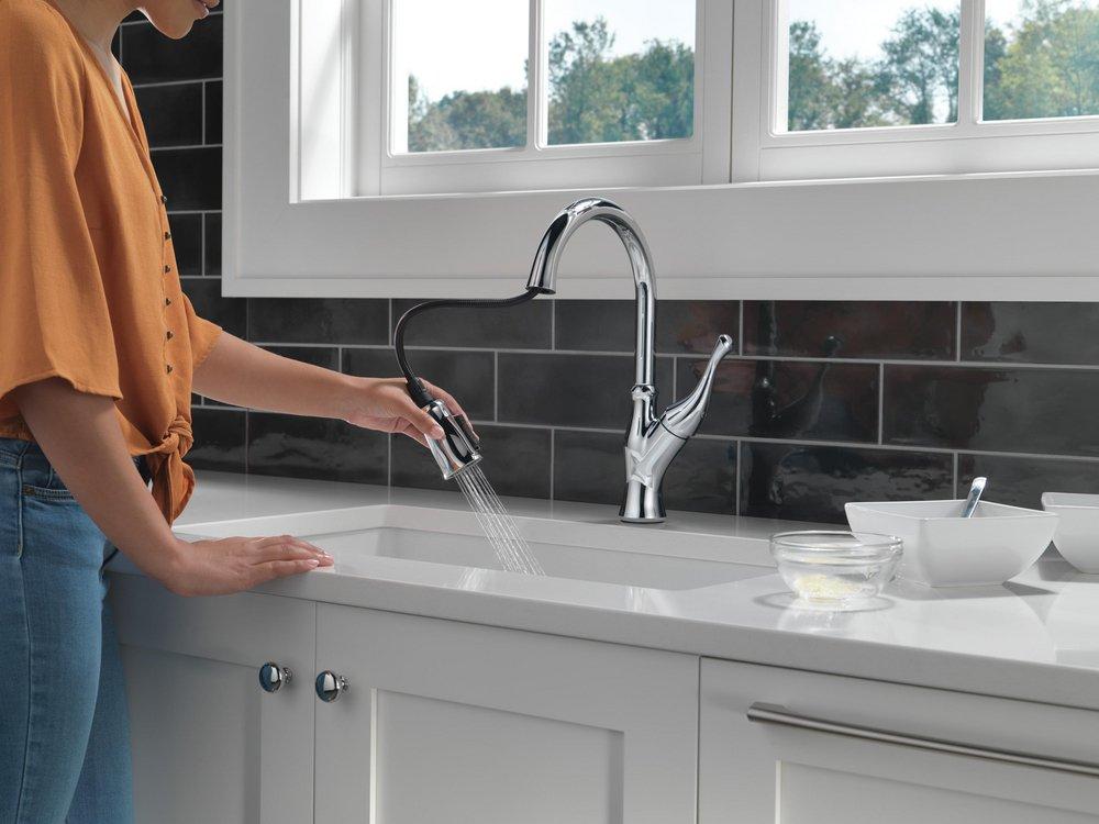 Delta Faucet Chrome Single Handle Pull Down Kitchen Faucet 