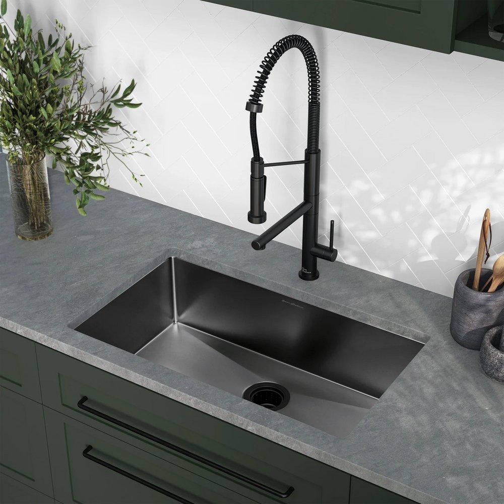 Swiss Madison Black 30 x 18 in. No Hole Stainless Steel 1 Bowl Undermount Kitchen Sink 