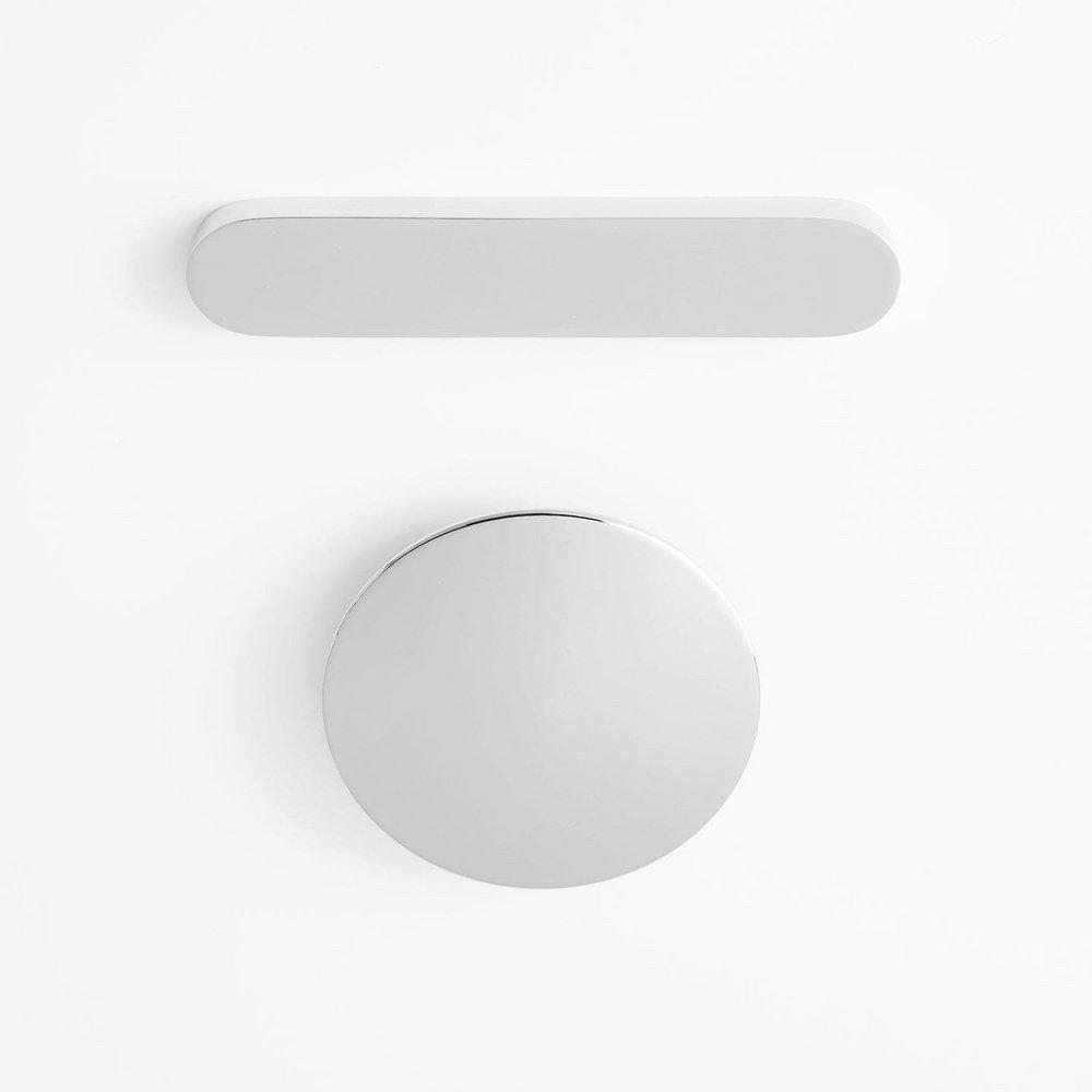 60-3/4 in x 29-3/8 in Freestanding Bathtub Center Drain in White 