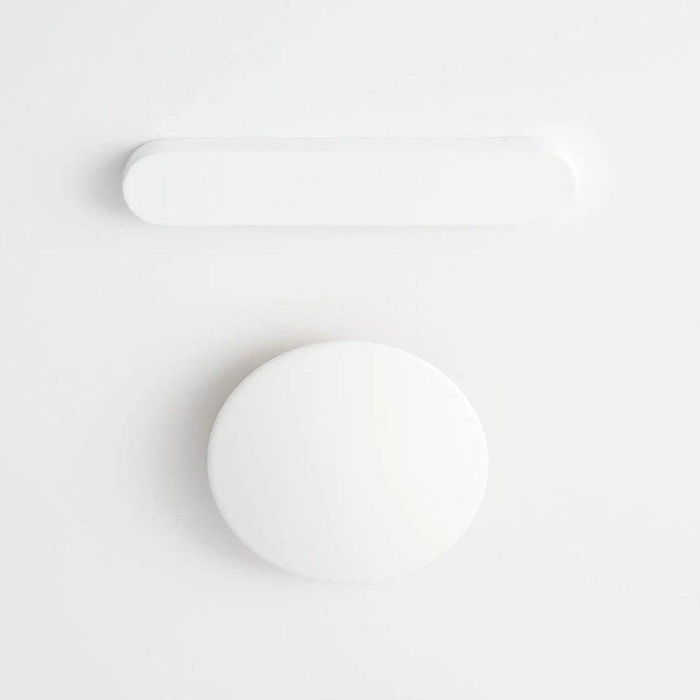 63 in x 31-1/2 in Freestanding Bathtub Center Drain in White 