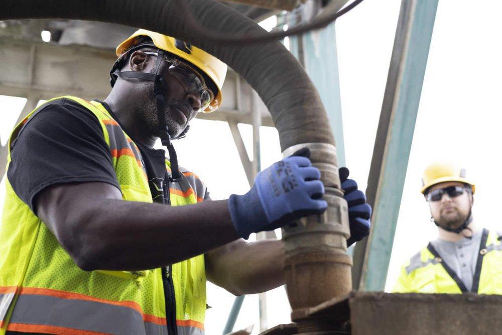 Radians Black 18G Touchscreen Cut Level A4 FDG Palm Coated Gloves 