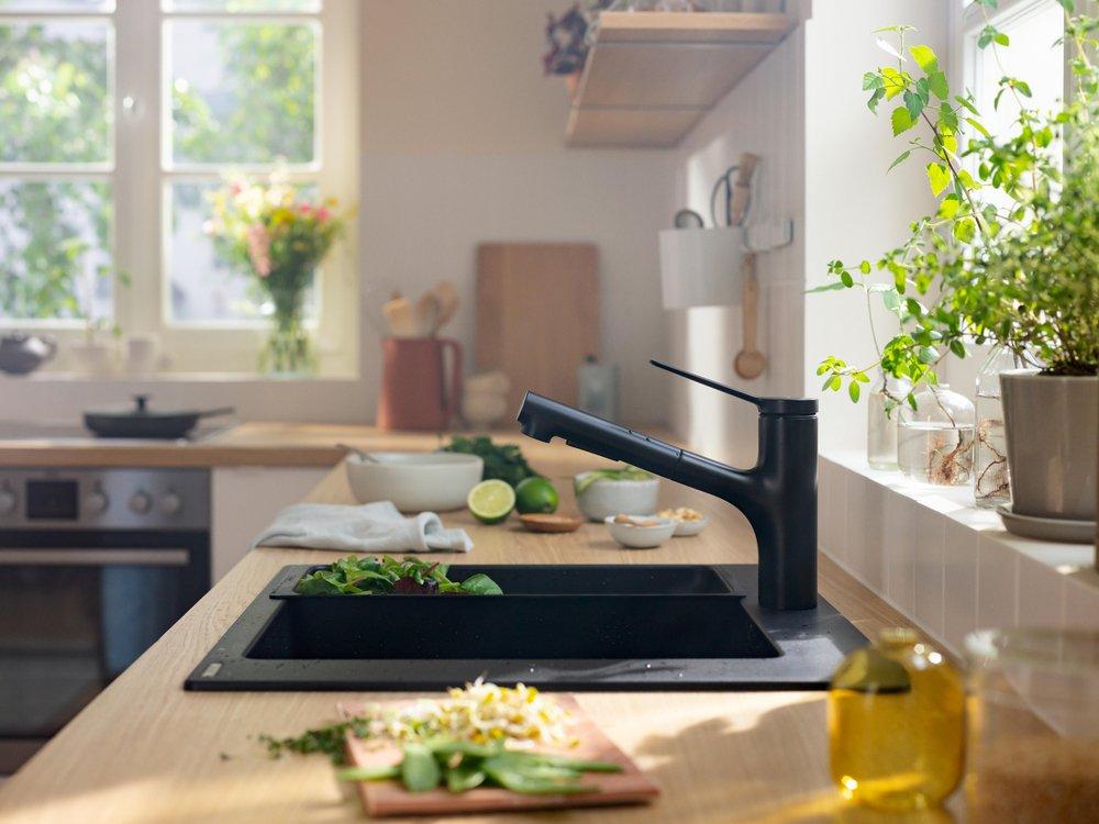 Hansgrohe Matte Black Single Handle Pull Out Kitchen Faucet 