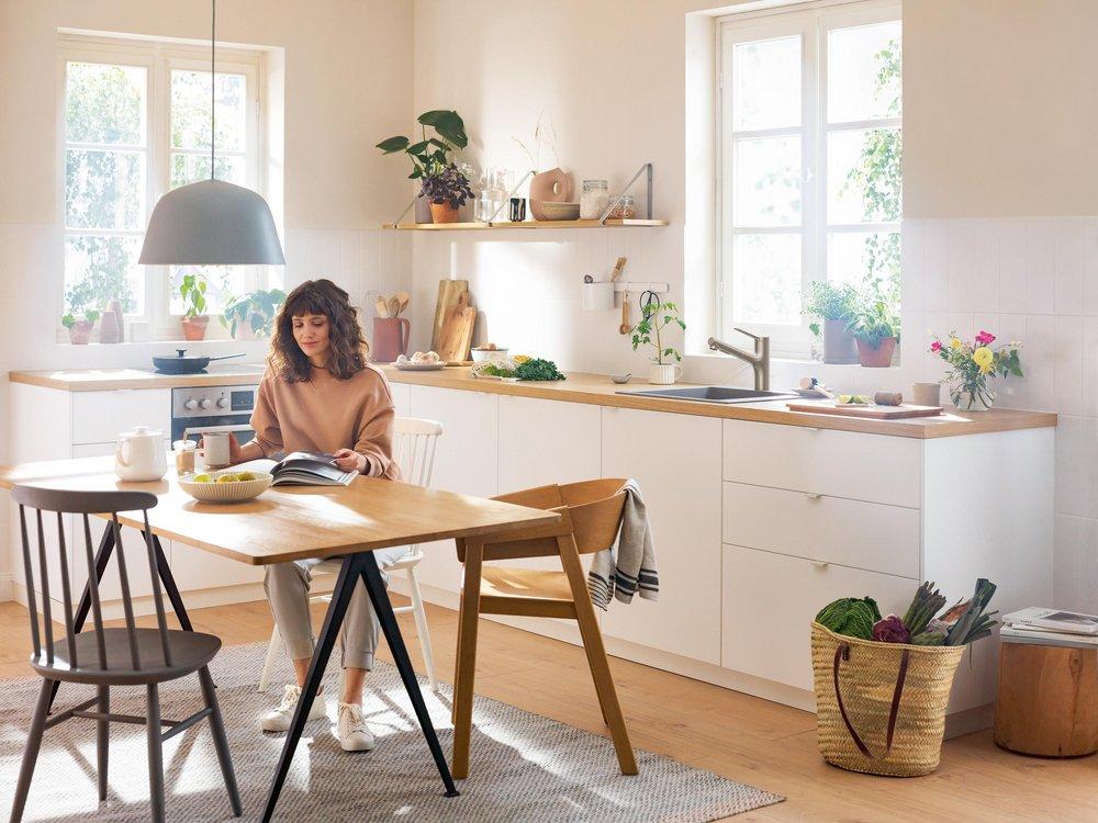 Hansgrohe Steel Optic Single Handle Pull Out Kitchen Faucet 