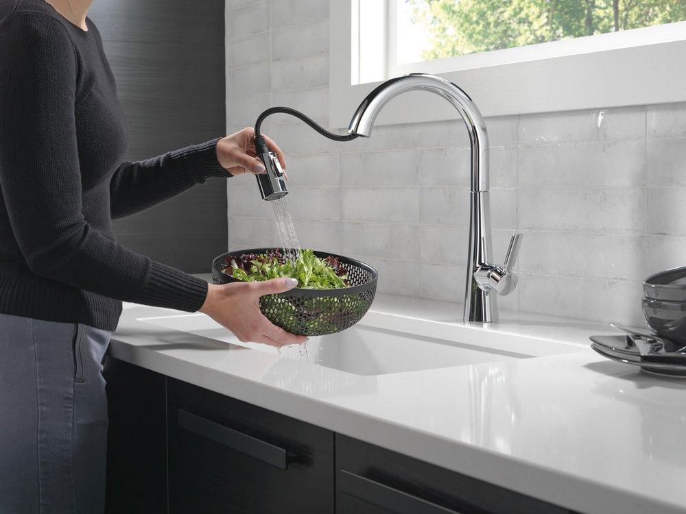 Delta Faucet Lumicoat Chrome Single Handle Pull Down Kitchen Faucet 