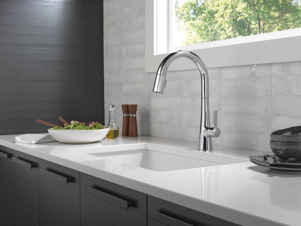Delta Faucet Lumicoat Chrome Single Handle Pull Down Kitchen Faucet 