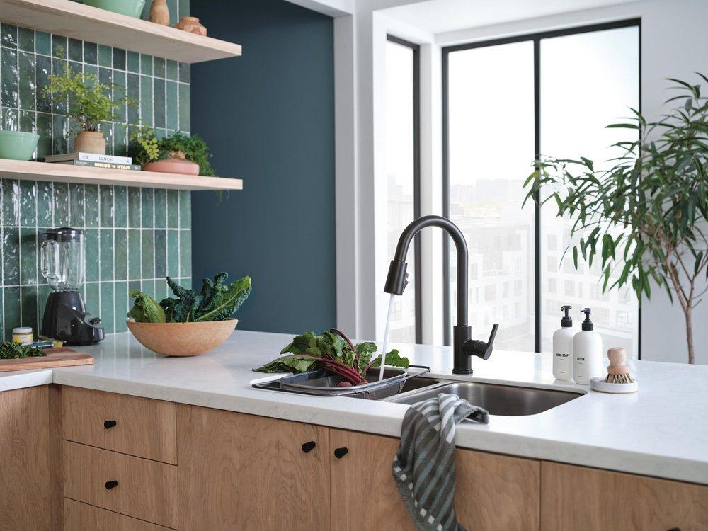 PEERLESS FLUTE SINGLE HANDLE PULLDOWN KITCHEN FAUCET 