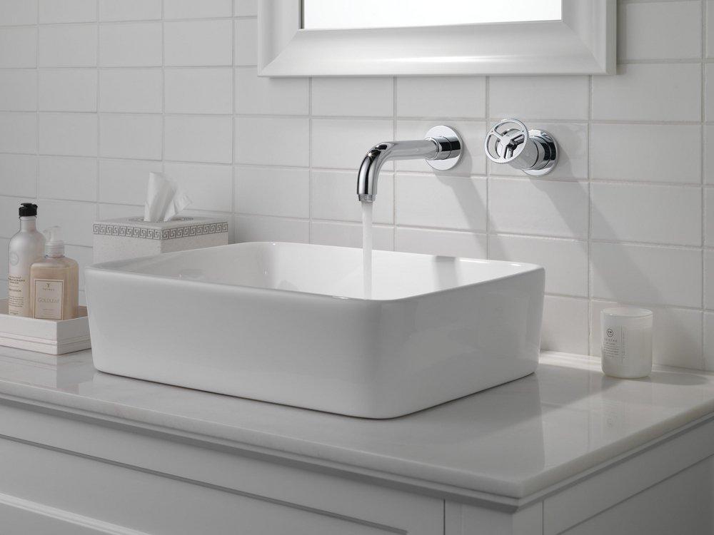 Single Handle Bathroom Sink Faucet in Chrome 