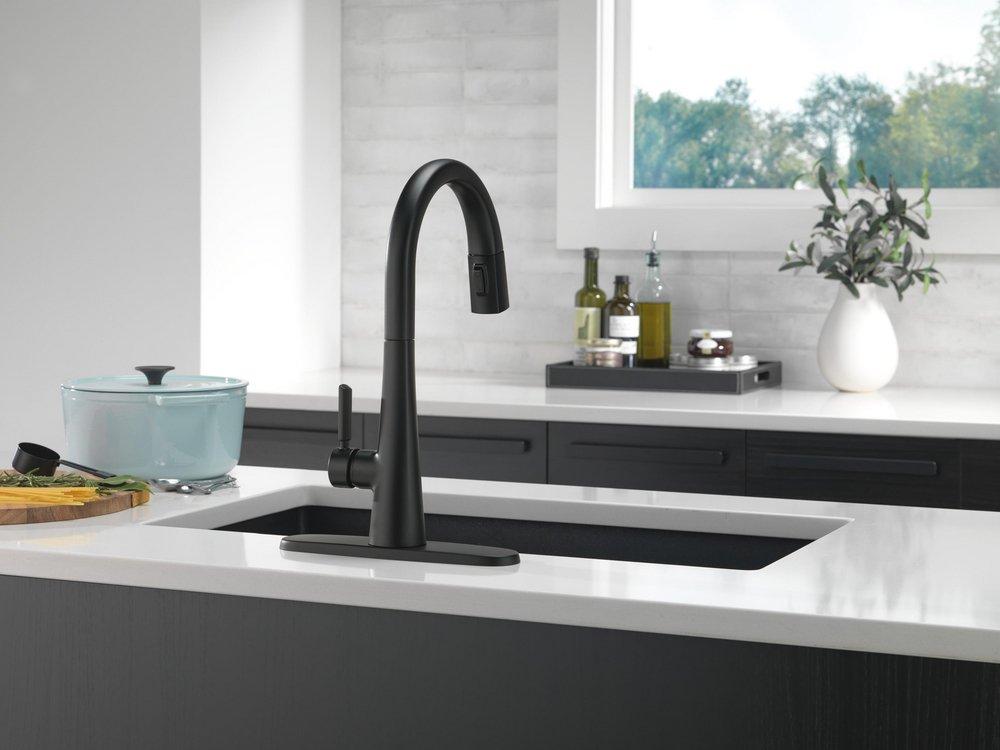 Delta Faucet Matte Black Single Handle Pull Down Kitchen Faucet 