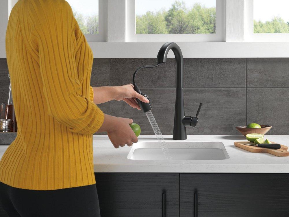 DELTA MONROVIA SINGLE HANDLE PULL-DOWN BAR/PREP FAUCET 