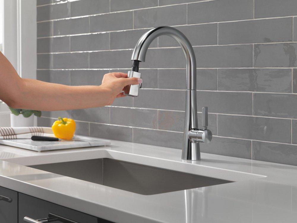 Delta Faucet Arctic Stainless Single Handle Pull Down Kitchen Faucet 