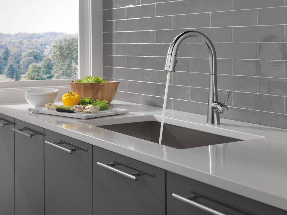 Delta Faucet Arctic Stainless Single Handle Pull Down Kitchen Faucet 