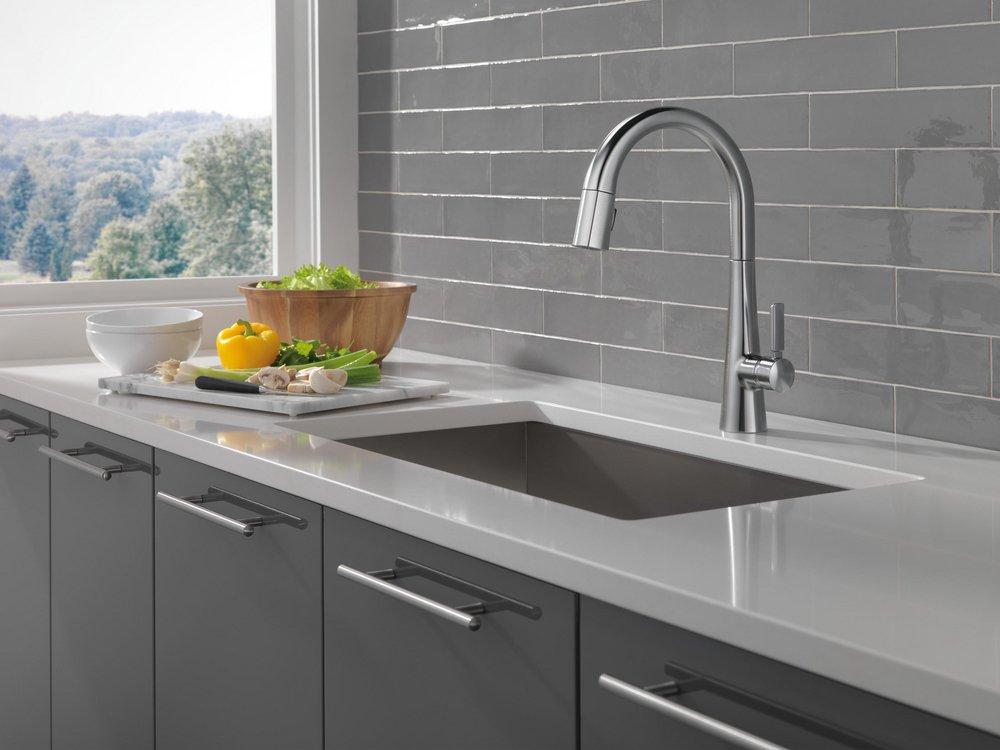 Delta Faucet Arctic Stainless Single Handle Pull Down Kitchen Faucet 