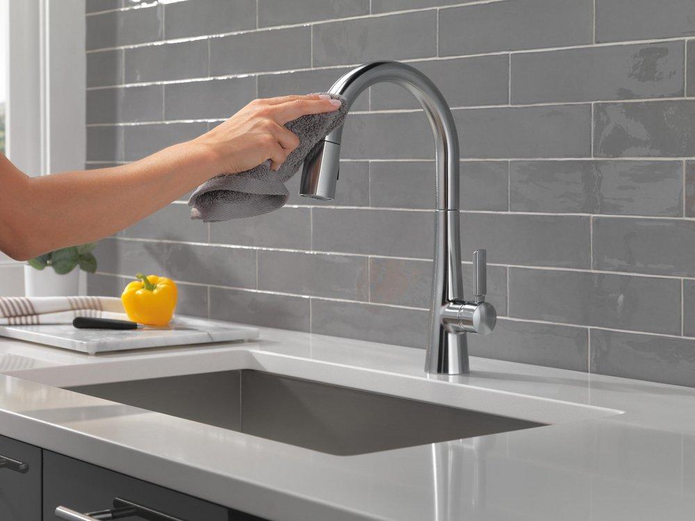 Single Handle Pull Down Kitchen Faucet in Arctic Stainless image number 16