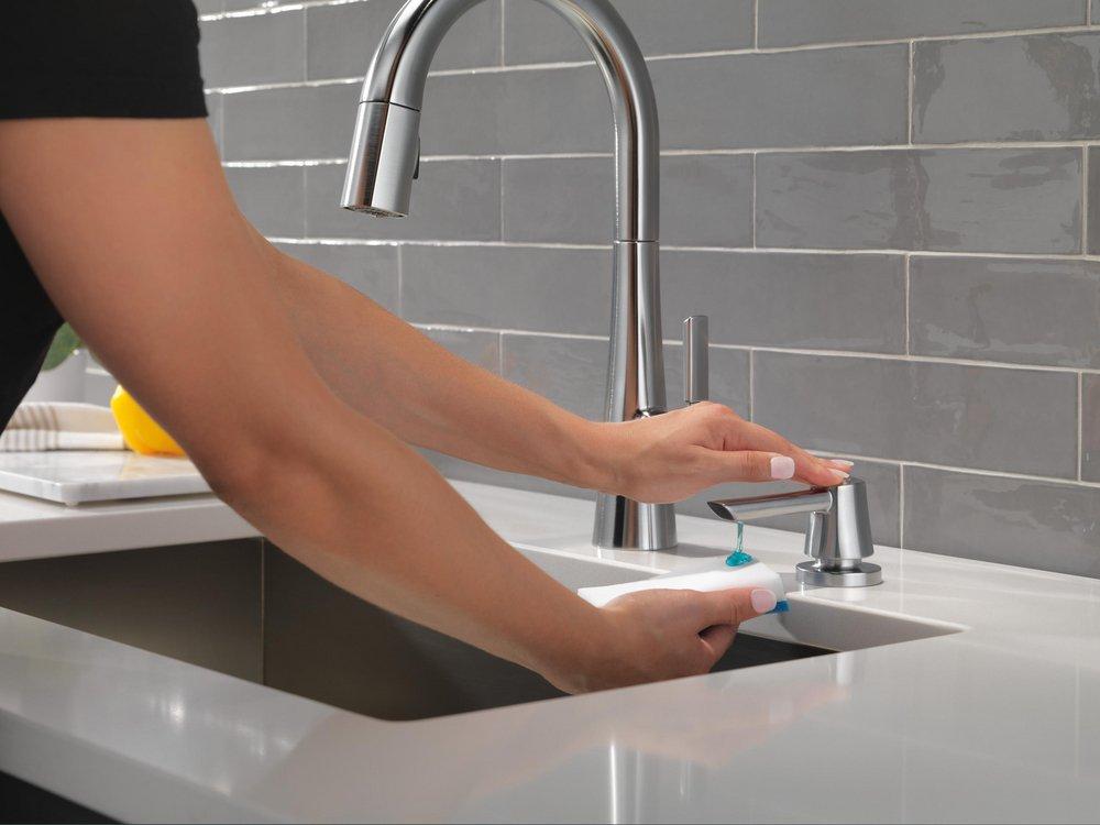 Single Handle Pull Down Kitchen Faucet in Arctic Stainless image number 18