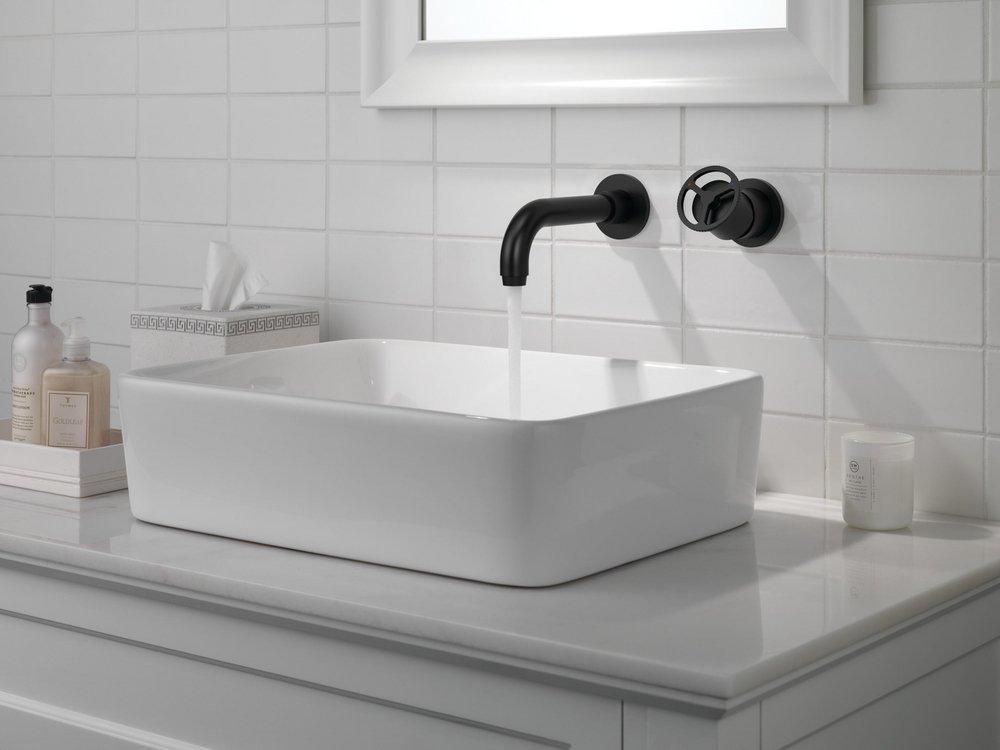 Single Handle Wall Mount Bathroom Sink Faucet in Matte Black 