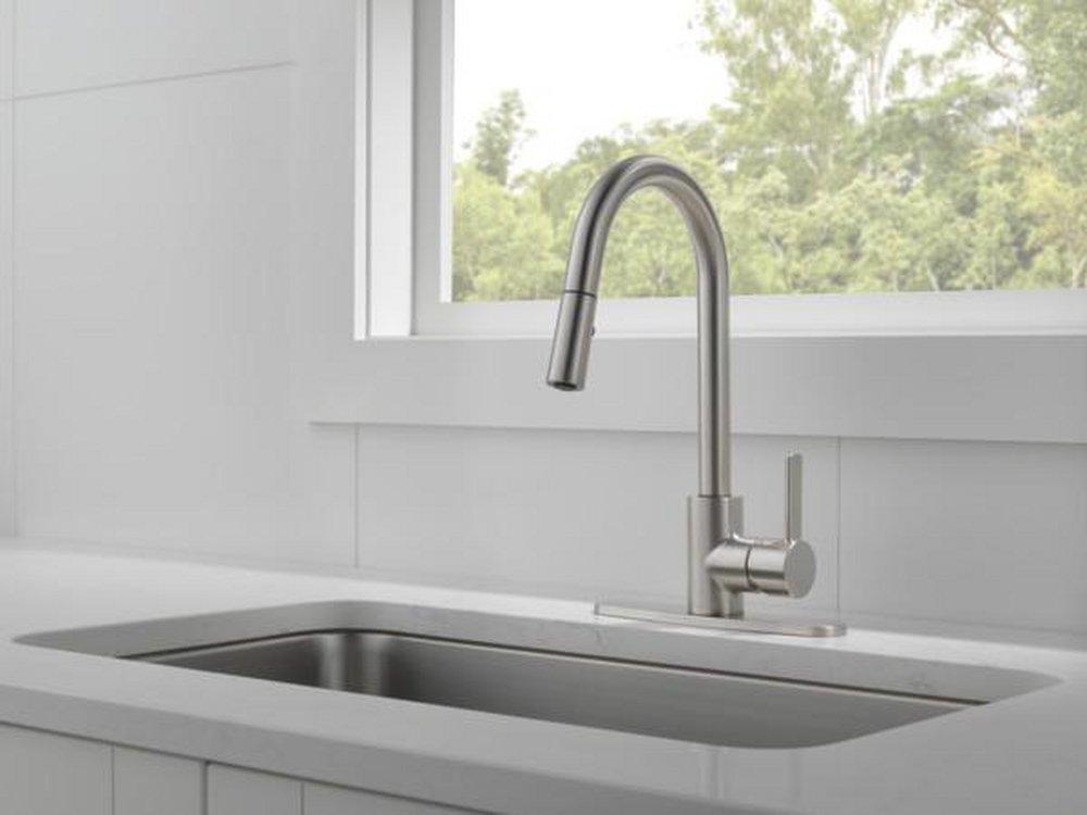 Peerless&reg; Stainless Single Handle Pull Down Kitchen Faucet 