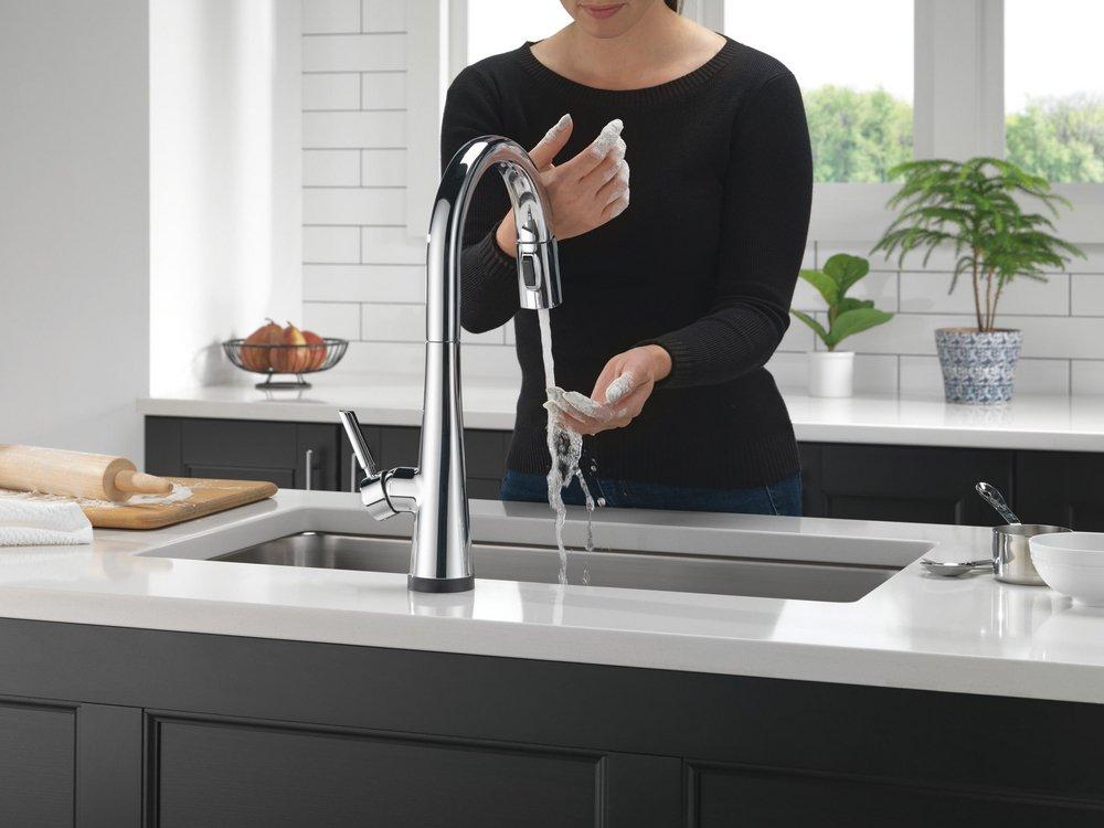 Delta Faucet Lumicoat Chrome Single Handle Pull Down Kitchen Faucet 