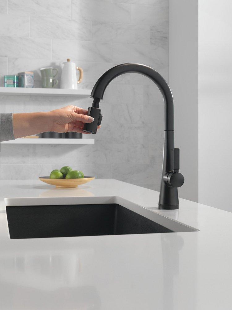 Delta Faucet Matte Black Single Handle Pull Down Kitchen Faucet 