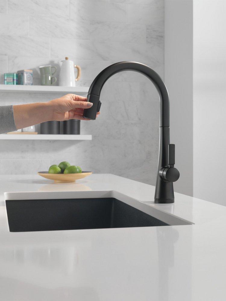 Delta Faucet Matte Black Single Handle Pull Down Kitchen Faucet 