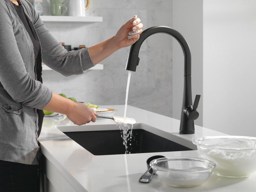 Delta Faucet Matte Black Single Handle Pull Down Kitchen Faucet 