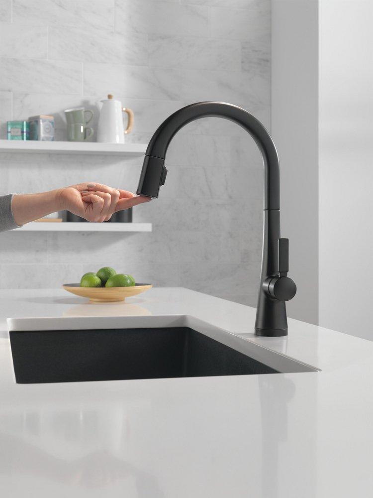 Delta Faucet Matte Black Single Handle Pull Down Kitchen Faucet 