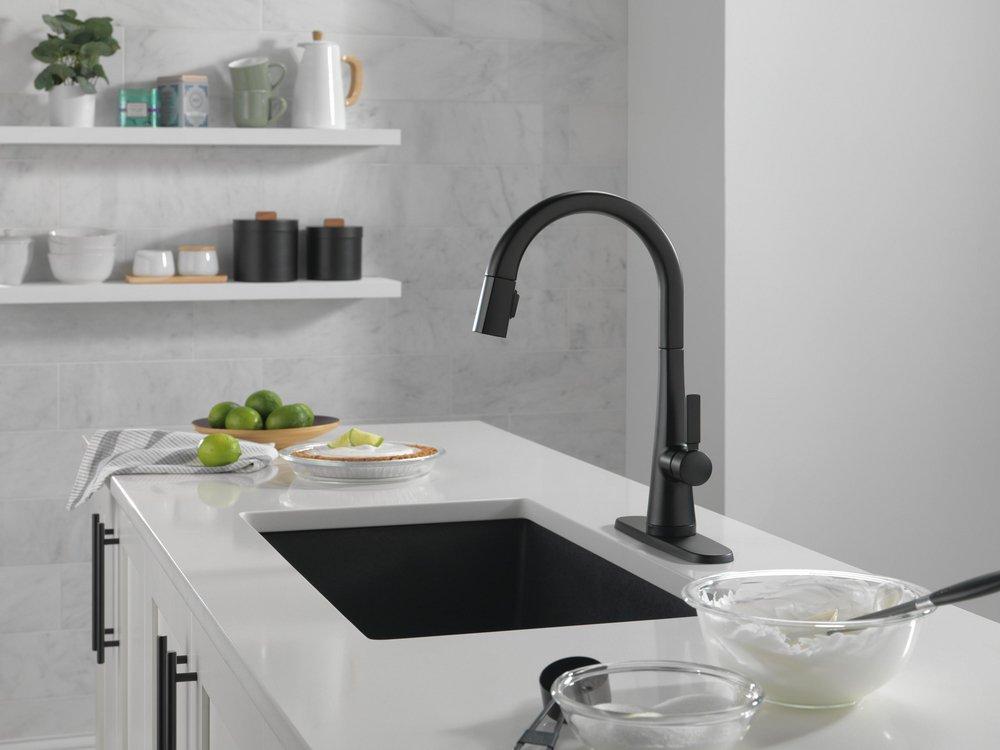 Delta Faucet Matte Black Single Handle Pull Down Kitchen Faucet 