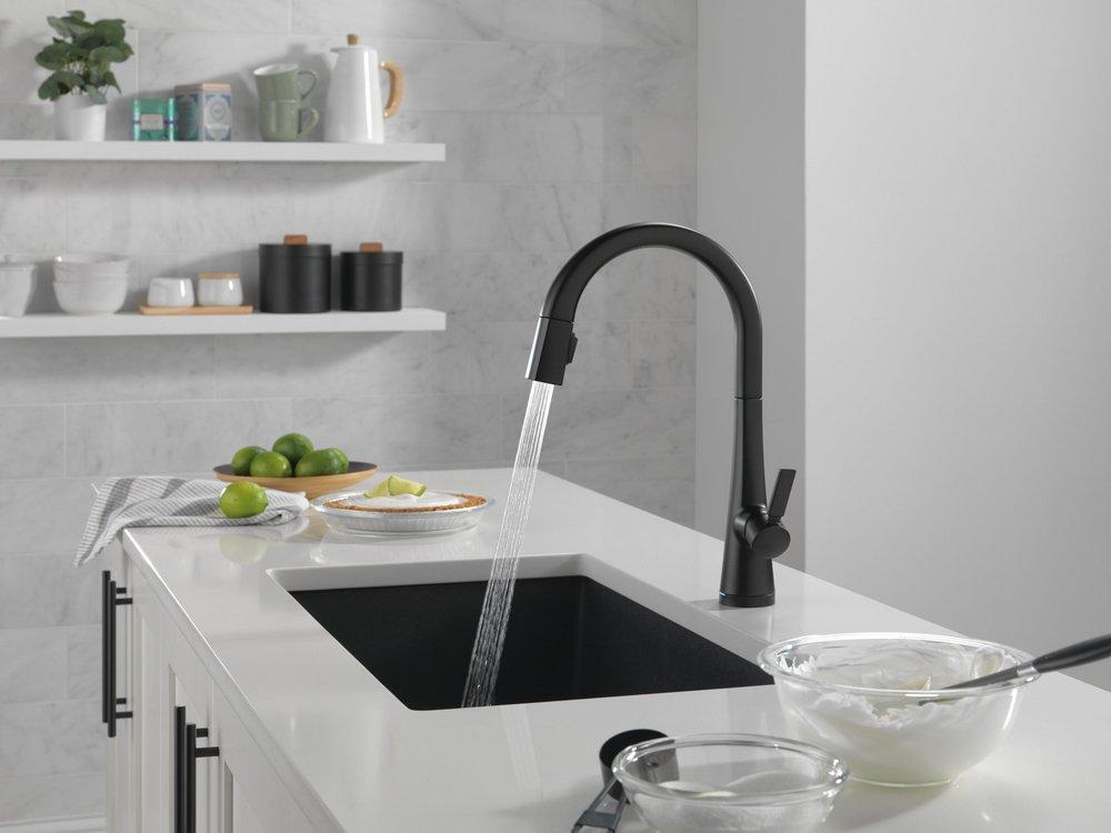 Delta Faucet Matte Black Single Handle Pull Down Kitchen Faucet 