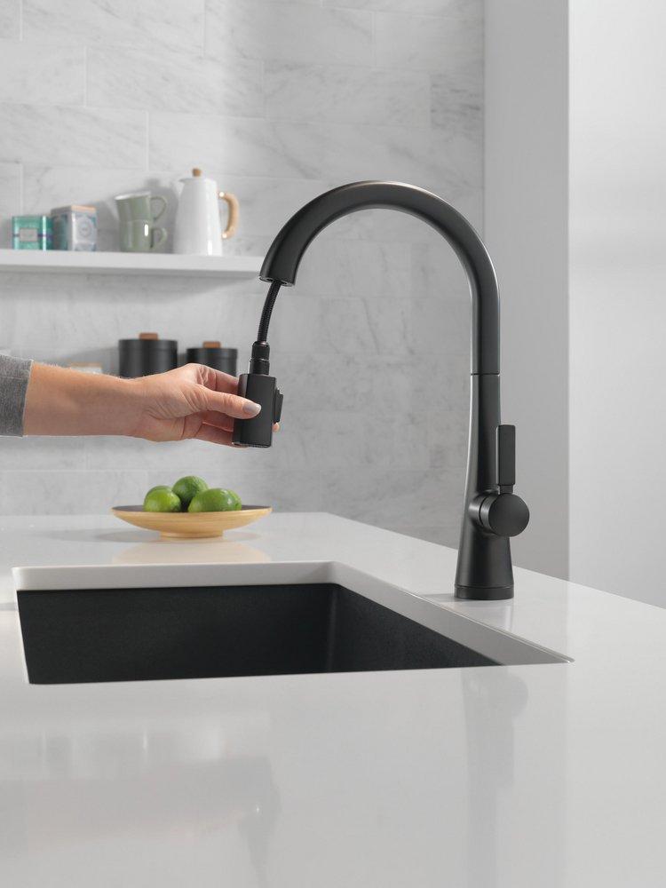 Delta Faucet Matte Black Single Handle Pull Down Kitchen Faucet 