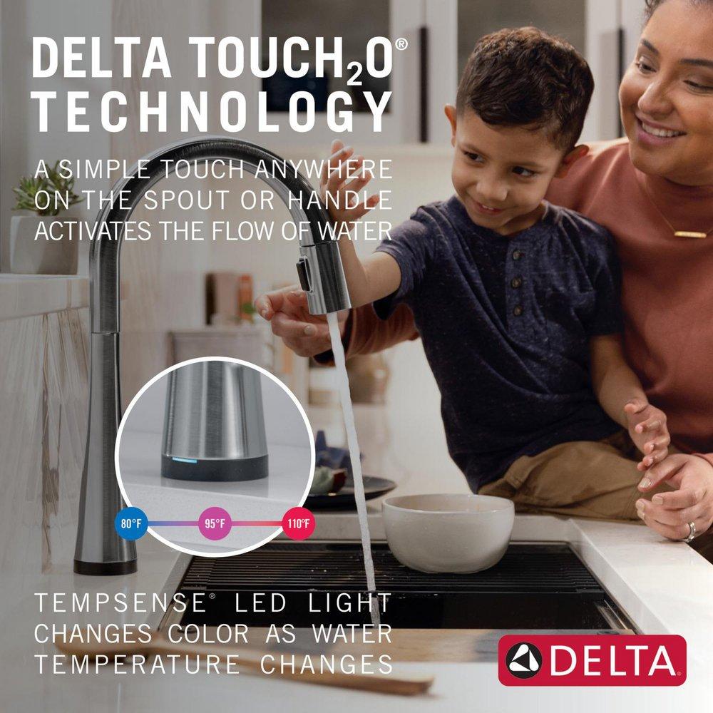 Delta Faucet Lumicoat Arctic Stainless Single Handle Pull Down Kitchen Faucet 