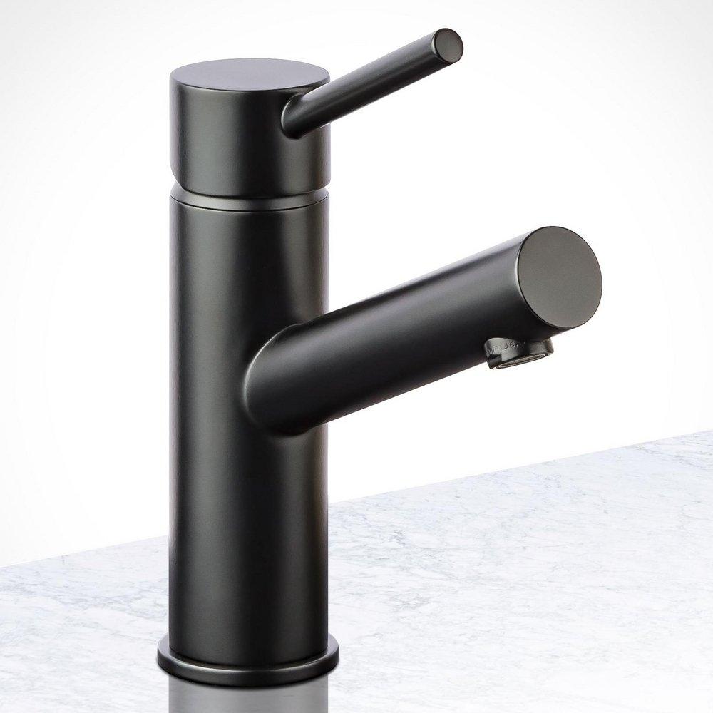 Single Handle Bathroom Sink Faucet in Flat Black 