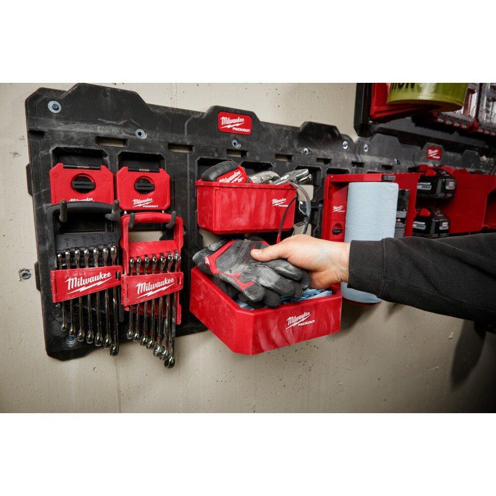 Milwaukee&reg; Red Shelves 