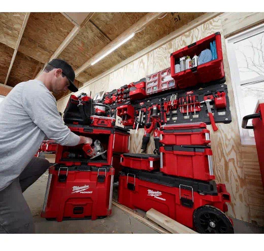 Milwaukee&reg; Red Cabinets 