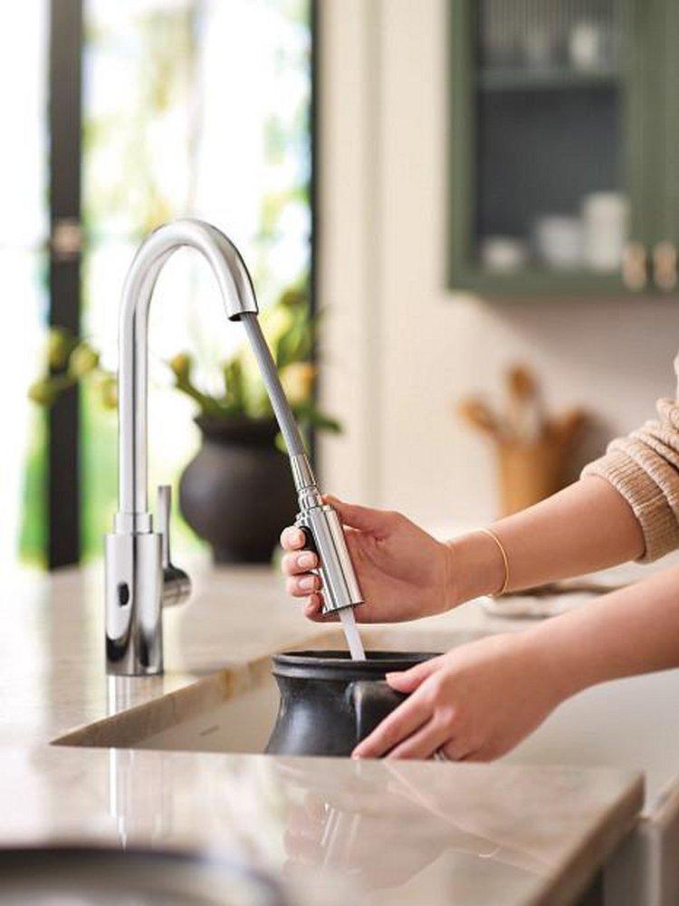 Moen Chrome Single Handle Pull Down Kitchen Faucet 