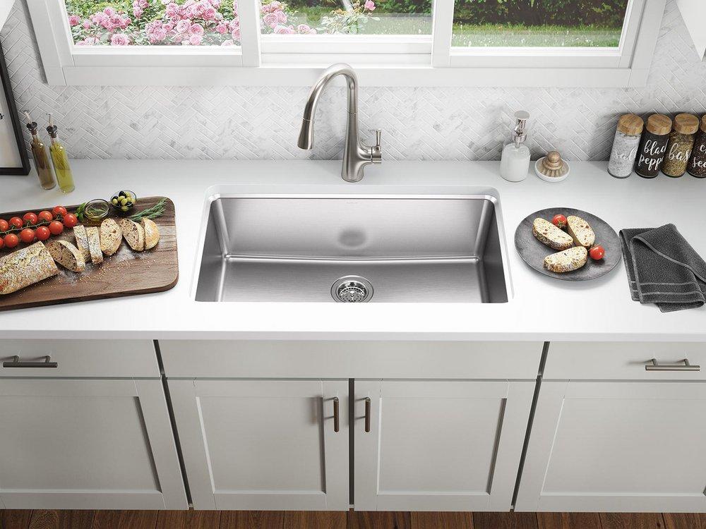 32-1/4" x 18-3/8" x 9-5/16" Stainless Steel Single-Bowl Undermount Kitchen Sink 