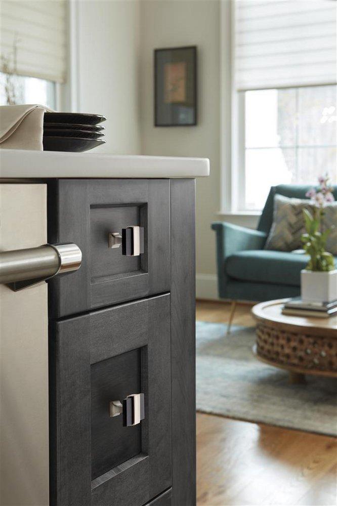 1-3/8 SQ KNOB BRUSHED MATTE BLACK/SATIN NICKEL *OVERTON 