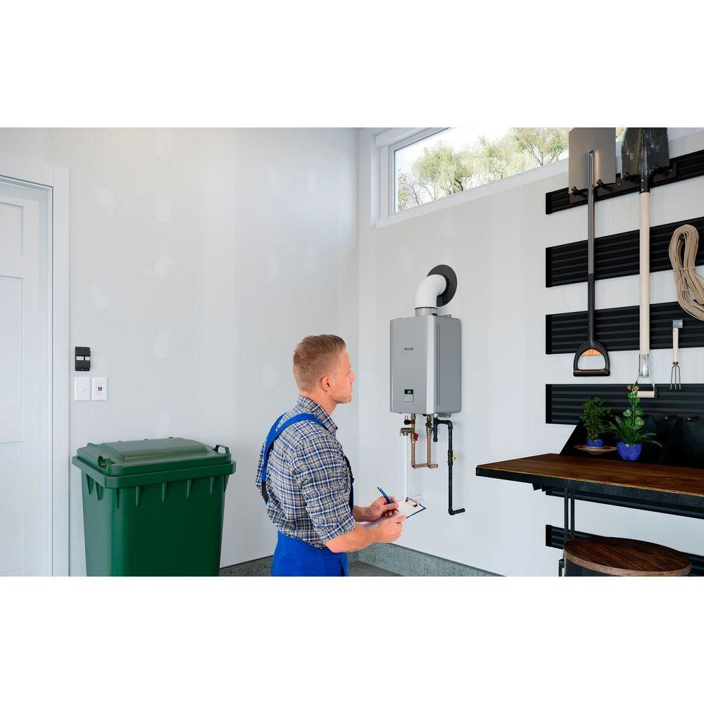 Rinnai 140 MBH 71W Indoor Gas Tankless Water Heater 