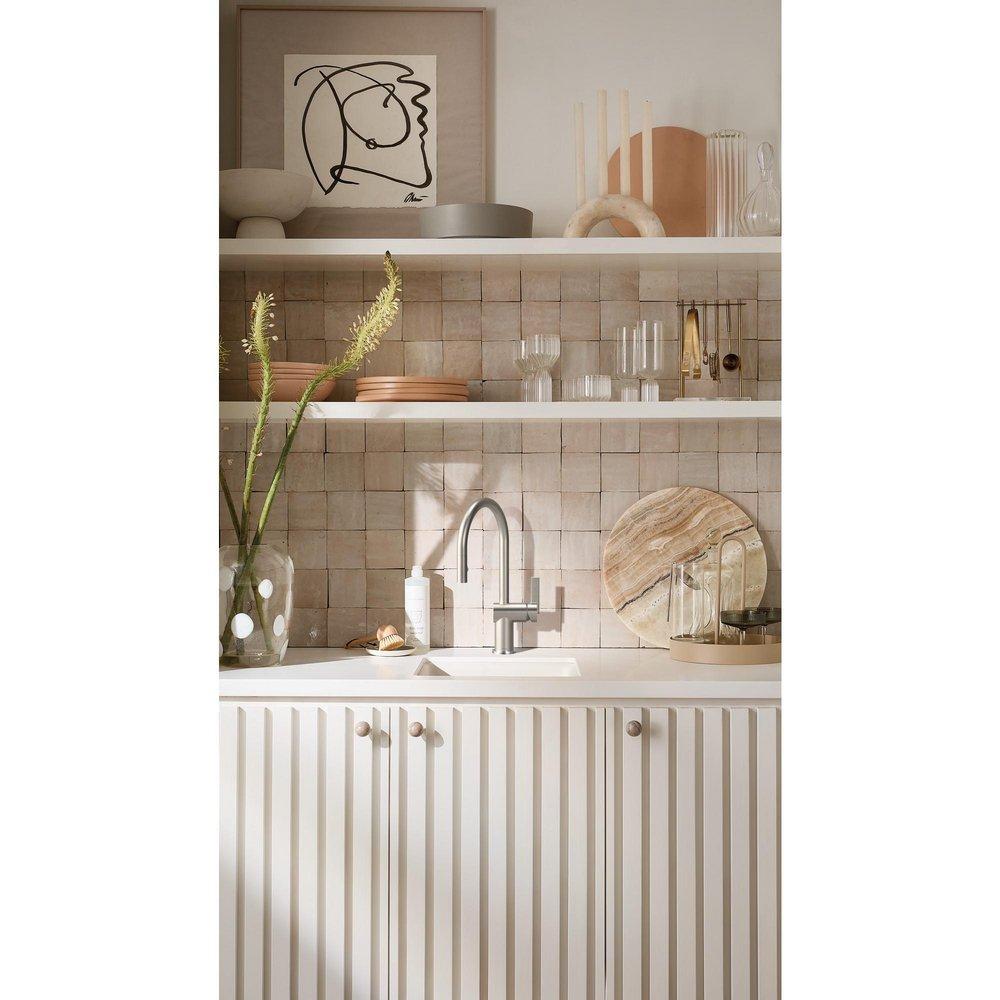 Single Handle Pull Down Kitchen Faucet in Spot Resist Stainless 