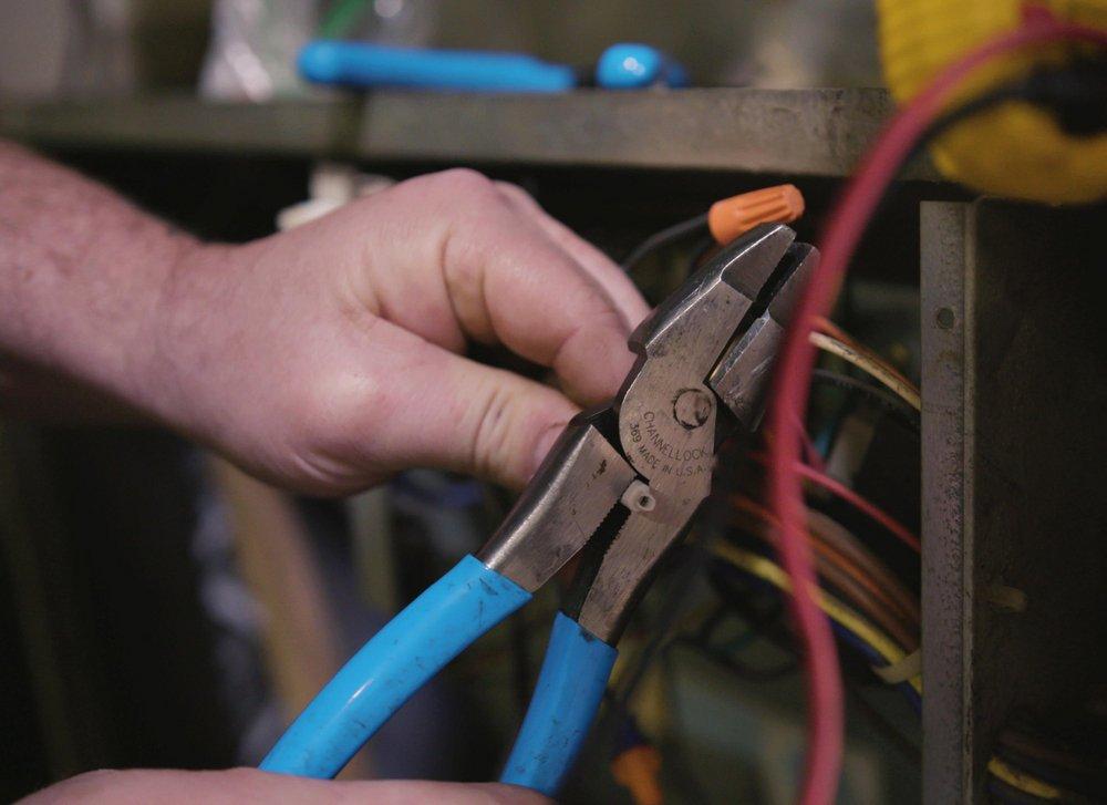 CHANNELLOCK® Polished 0.73 in. Round Nose Linemen's Plier 