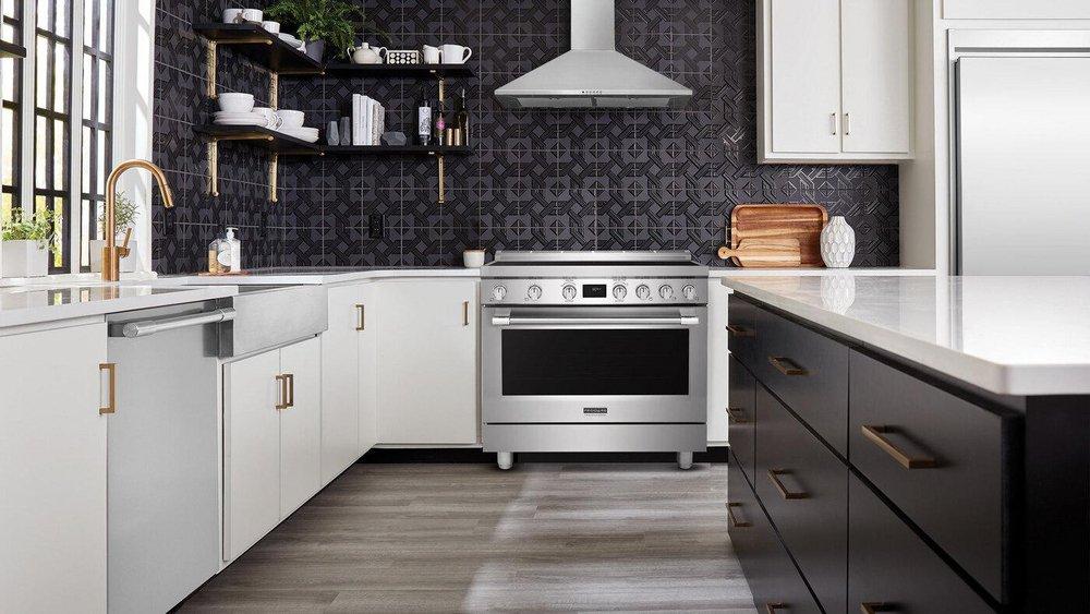 36 FS INDUCTION RANGE 5 INDUCTION ZONES 4.4 CU. FT. OVEN CAPACITY DUAL FAN CONVECTION LED BACKLIT KNOBS STEAM CLEAN TEMP PROBE BRIDGE ELEMENTS 