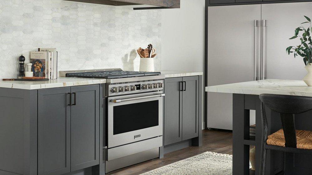 FRONT CONTROL -GAS- 36 6 BURNER-AIR FRY- SELF CLEAN CONVECTION CAST CONTINUOUS GRATES - PROBE 