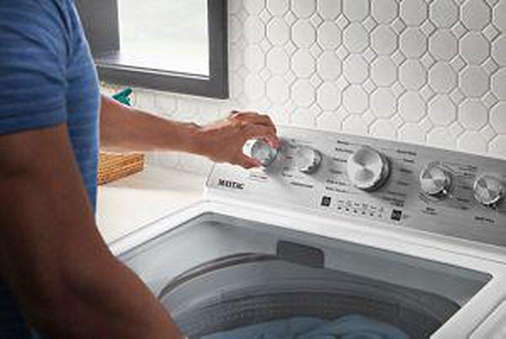 Maytag White 27-3/4 x 40-7/8 x 27 in. 15A 4.8 cu. ft. Top Load Washer 