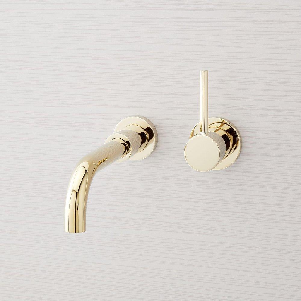 Single Handle Wall Mount Bathroom Sink Faucet in Polished Brass 