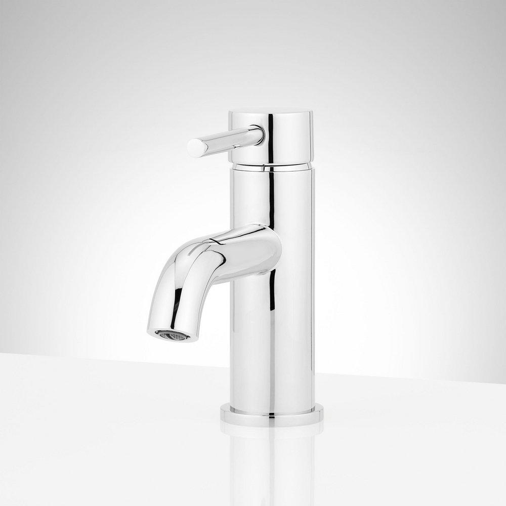 Single Handle Bathroom Sink Faucet in Polished Chrome 