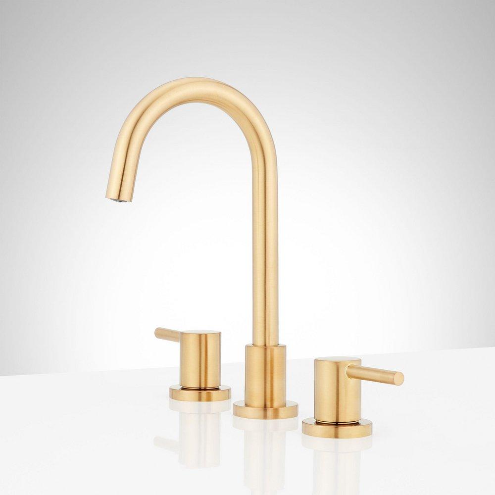 Two Handle Widespread Bathroom Sink Faucet in Polished Brass 