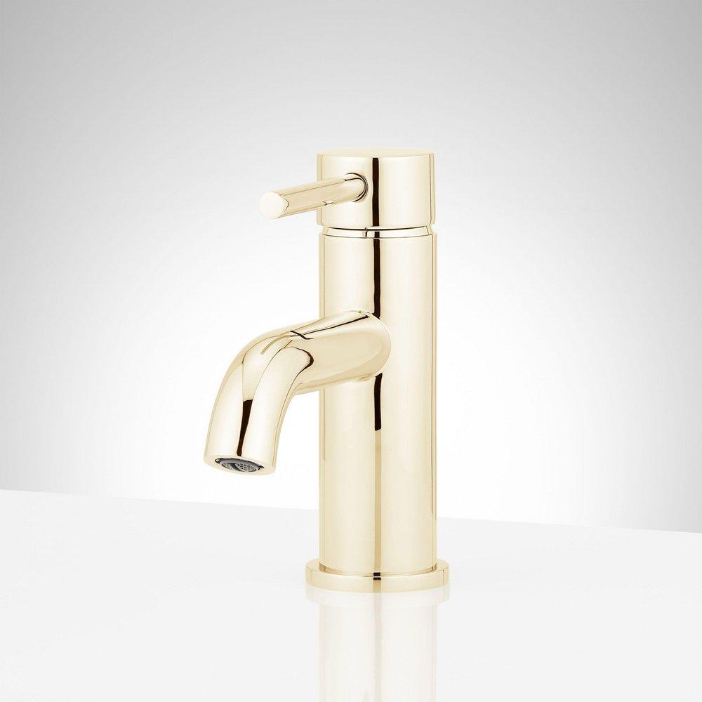 Single Handle Bathroom Sink Faucet in Polished Brass 