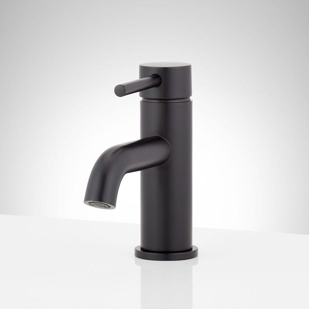 Single Handle Bathroom Sink Faucet in Matte Black 