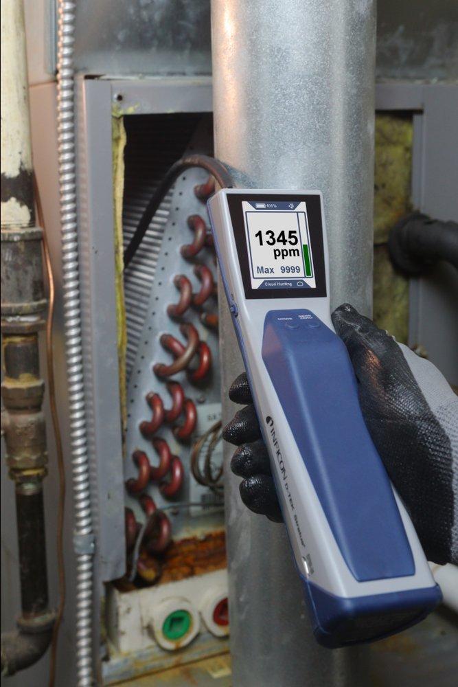 D-TEK STRATUS REFRIGERANT LEAK DETECTOR AND PORTABLE MONITORINCLUDES NEXT GENERATION INFRARED SENSOR LITHIUM ION RECHARGEABLE BATTERY AC WALL CHARGER DC CAR CHARGER EXTRA-LONG PROBE EARBUDS PLASTIC 