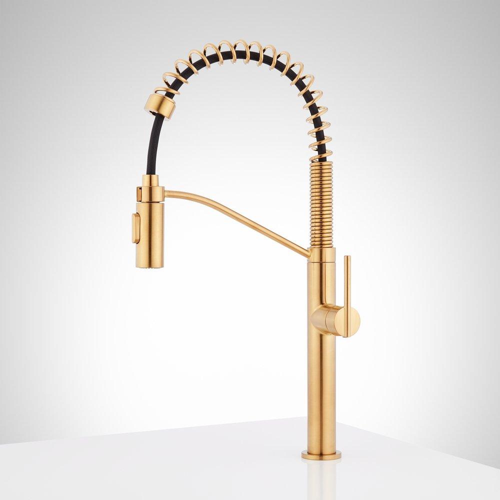 Single Handle Pull Down Kitchen Faucet in Brushed Gold 
