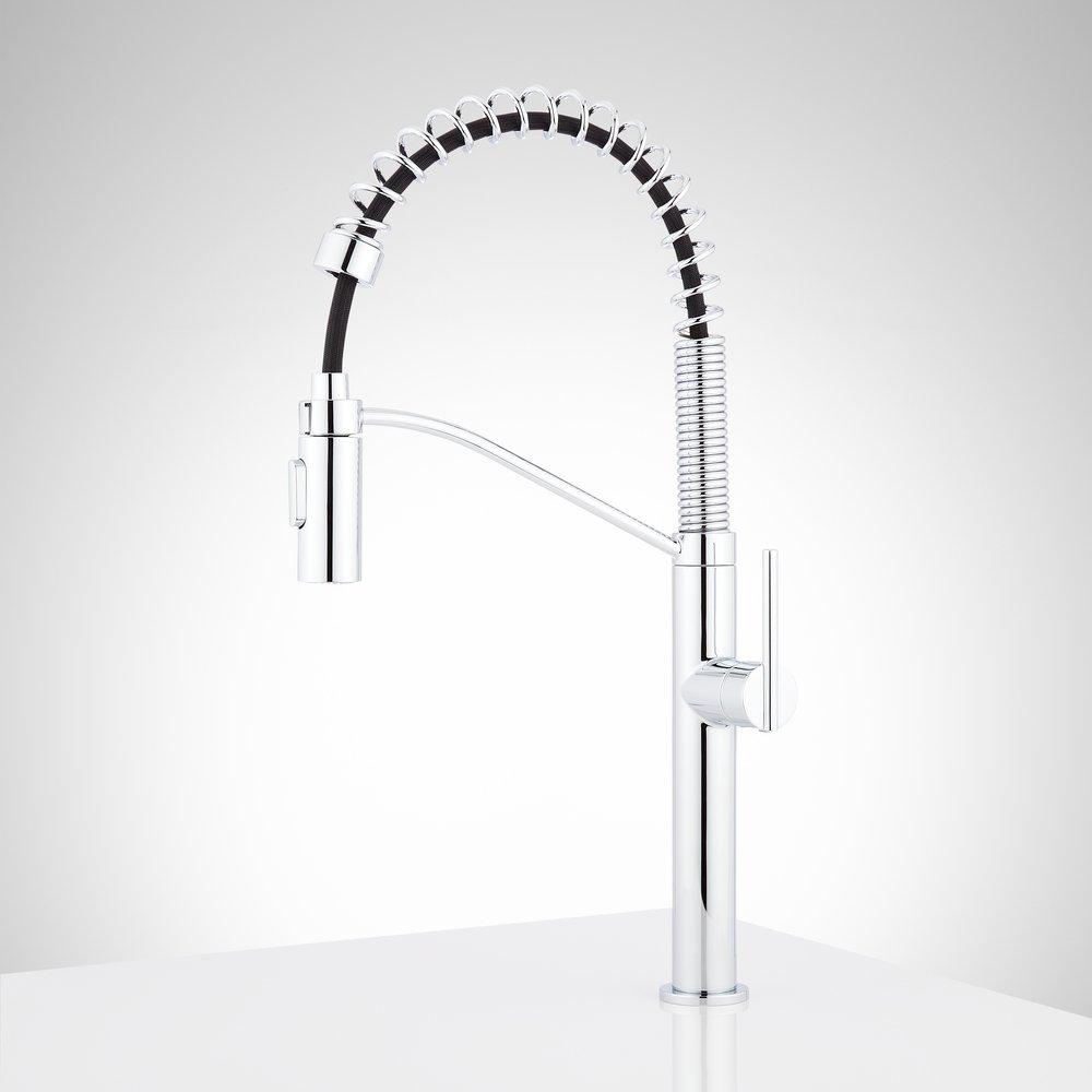 Single Handle Pull Down Kitchen Faucet in Chrome 